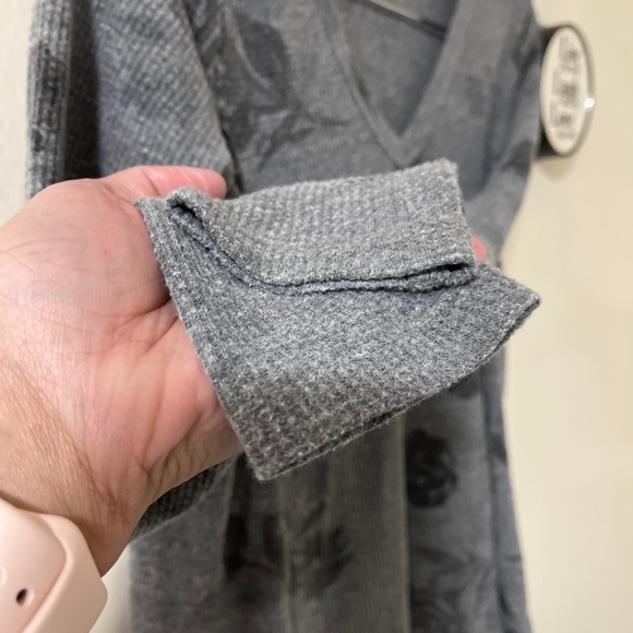 Anthropologie T.la V-Neck Longsleeves Top - Picture 5 of 10